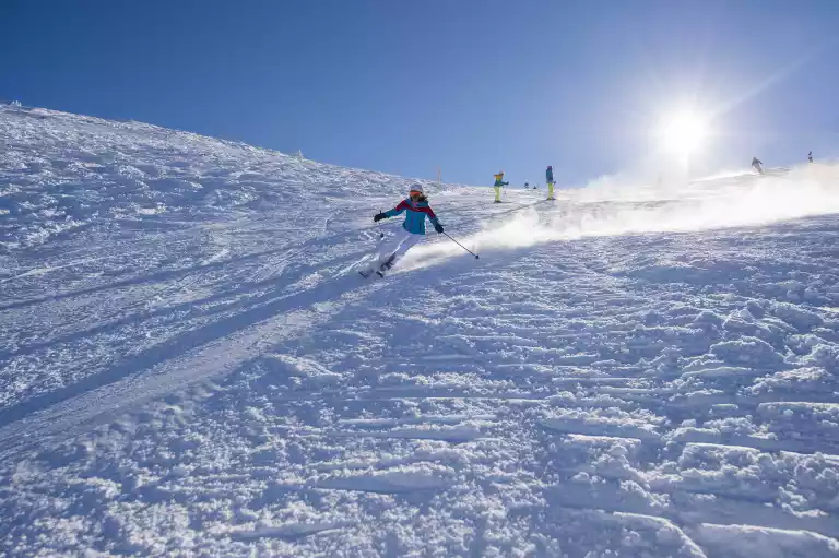 Skifahren, Snowboard, Rodeln, Schneeschuhwandern, Tourengehen